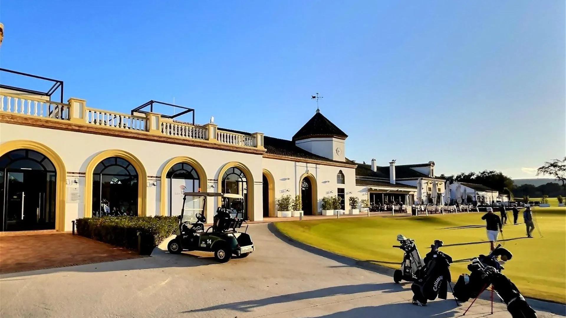 Chic Mediterranean Living In This Three-Bedroom Penthouse Situated In The San Roque Club Resort Sotogrande Apartment
