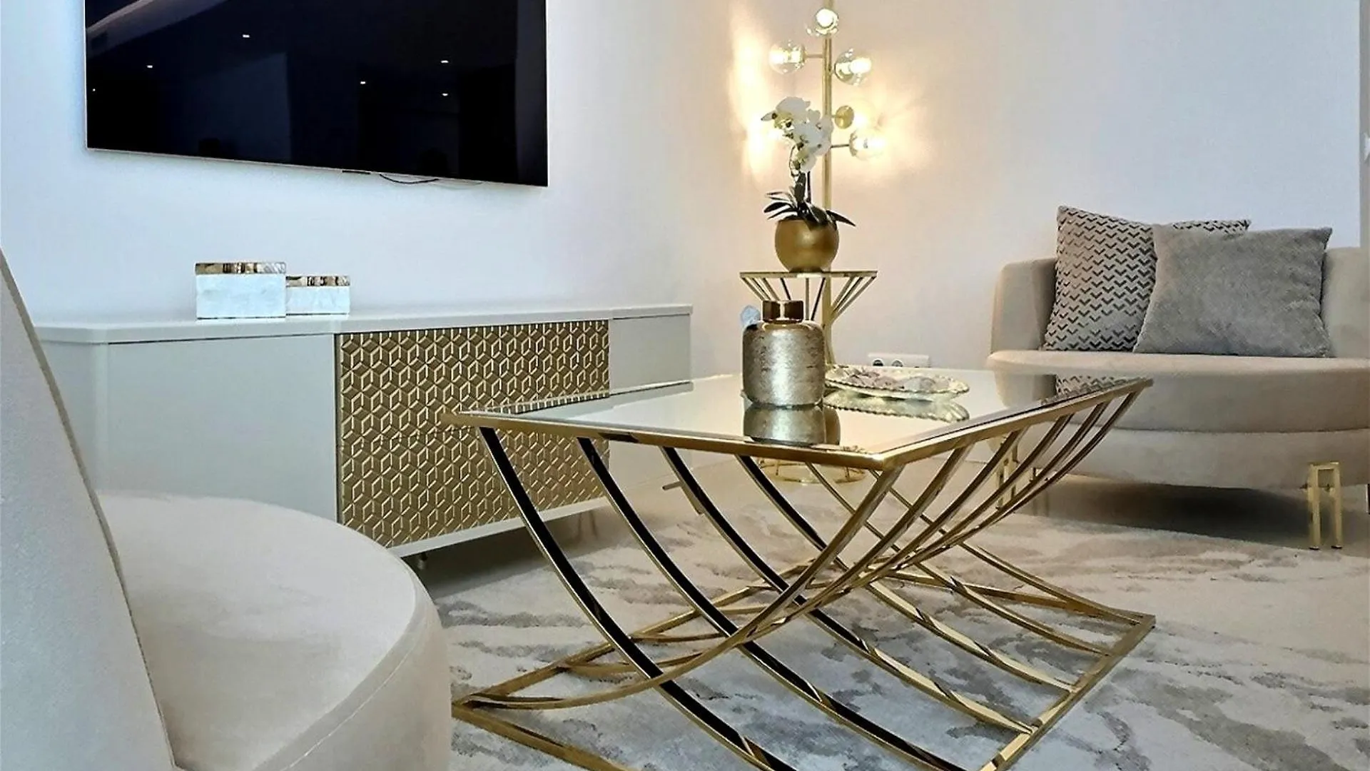 Chic Mediterranean Living In This Three-Bedroom Penthouse Situated In The San Roque Club Resort Sotogrande